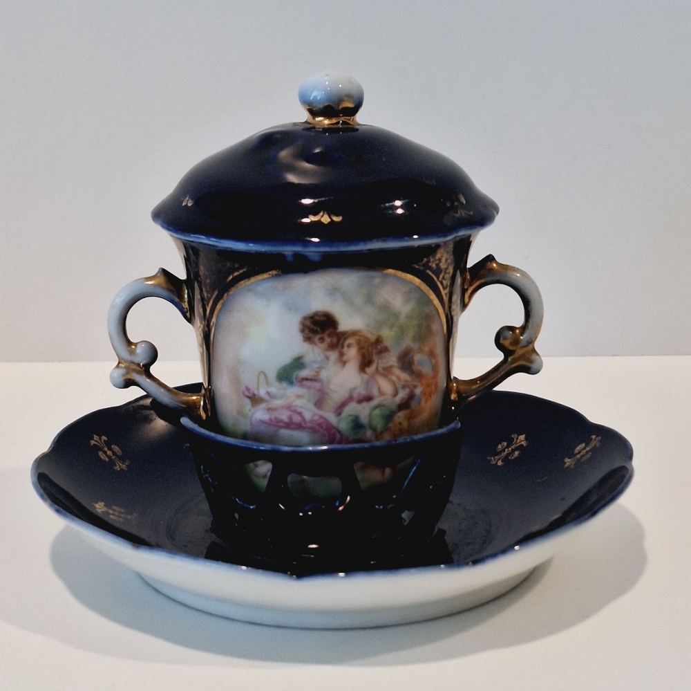 Victoria Austria tea cup with lid and saucer - antique